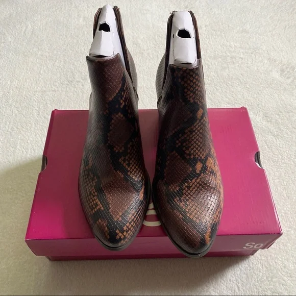 NEW SO Angelfish Snakeskin Pattern Brown Bootie Boots - Picture 2 of 7